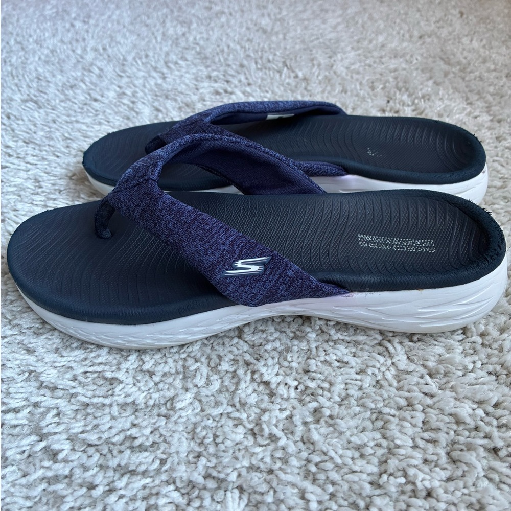 ππ3for$9 Skechers Dark Blue and White-bottom Sandals/Flip flops - Picture 2 of 4